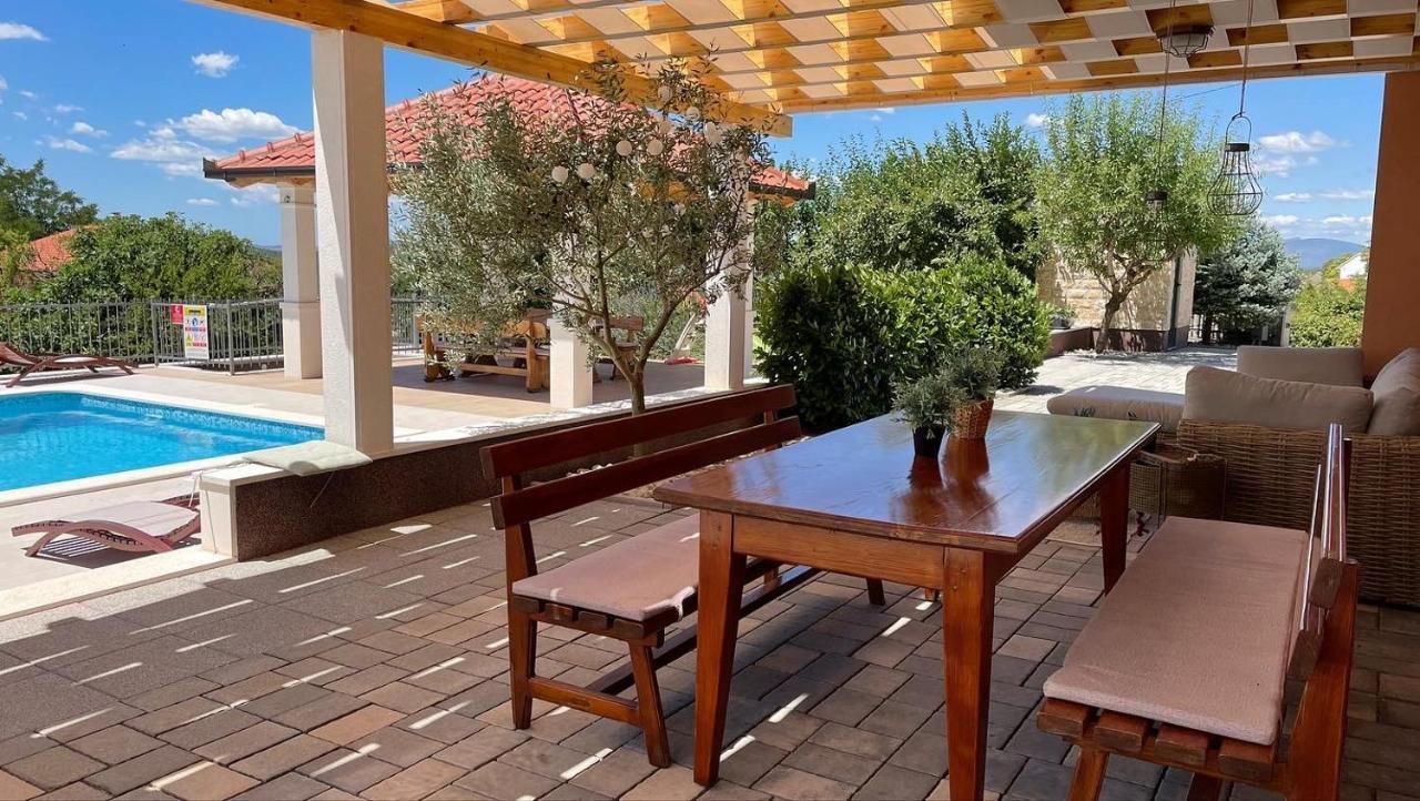 Villa Duje Trilj ภายนอก รูปภาพ