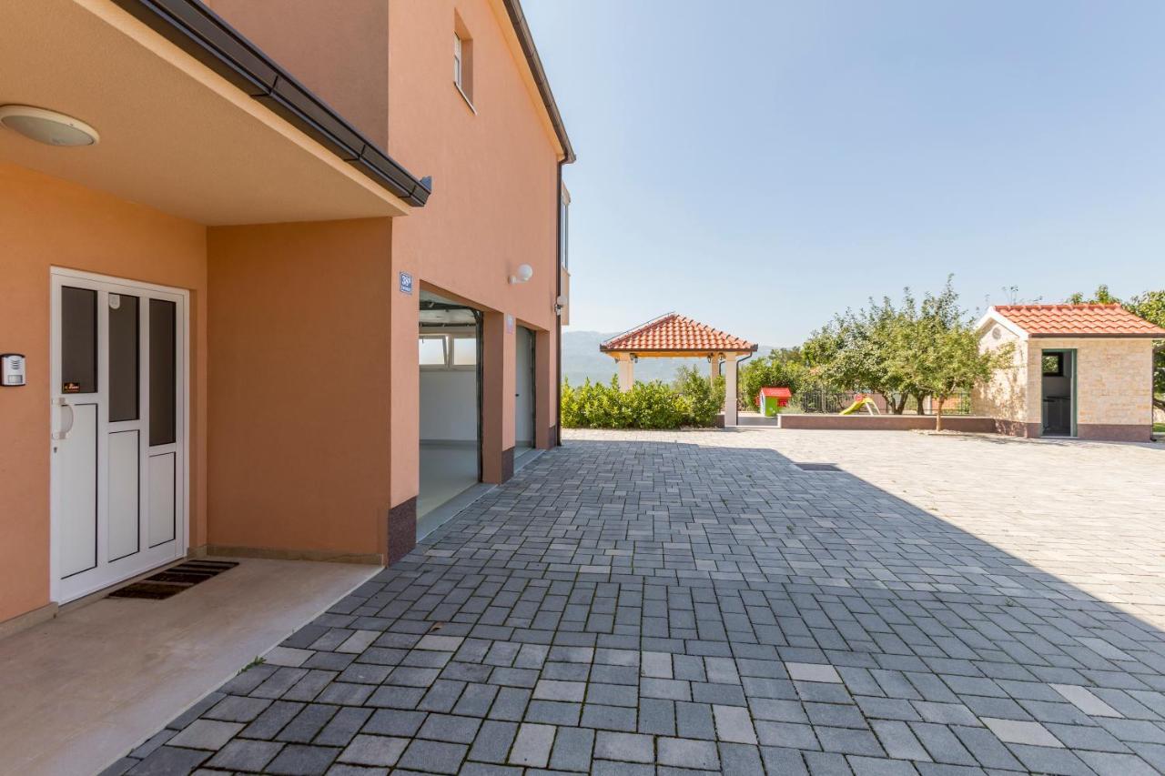Villa Duje Trilj ภายนอก รูปภาพ